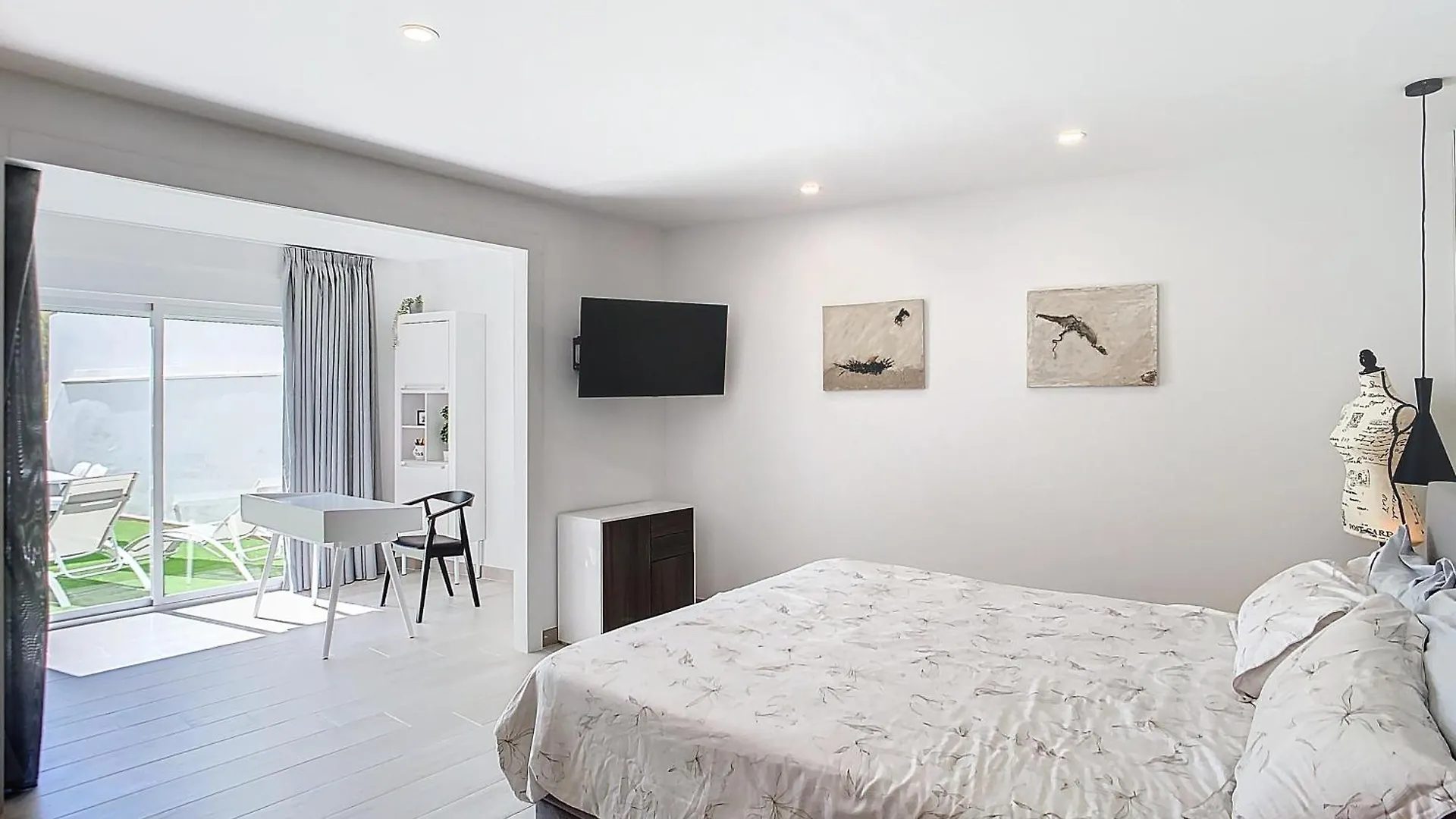 Chic Escape, 5 Room Modern Villa Benalmadena